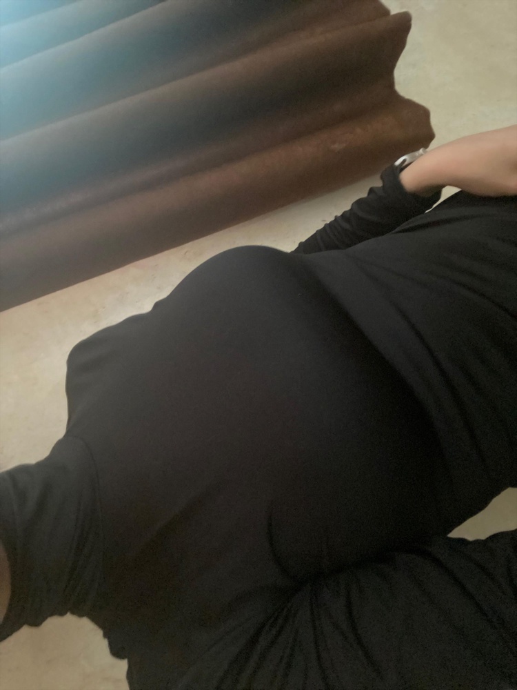 Отличная водолазка , неожиданно хорошее качество для такой цены. У меня ХS, но тут самый маленький S. Села норм, нигде не торчит и не собирается