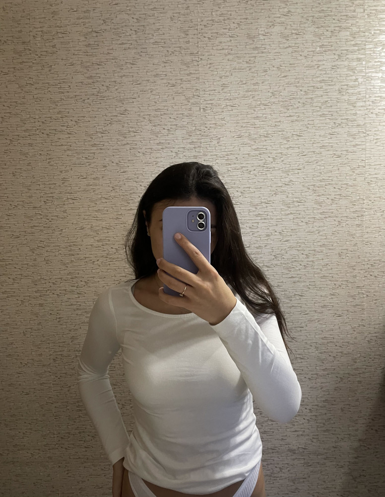 Немного просвечивает ,но мне очень понравился )