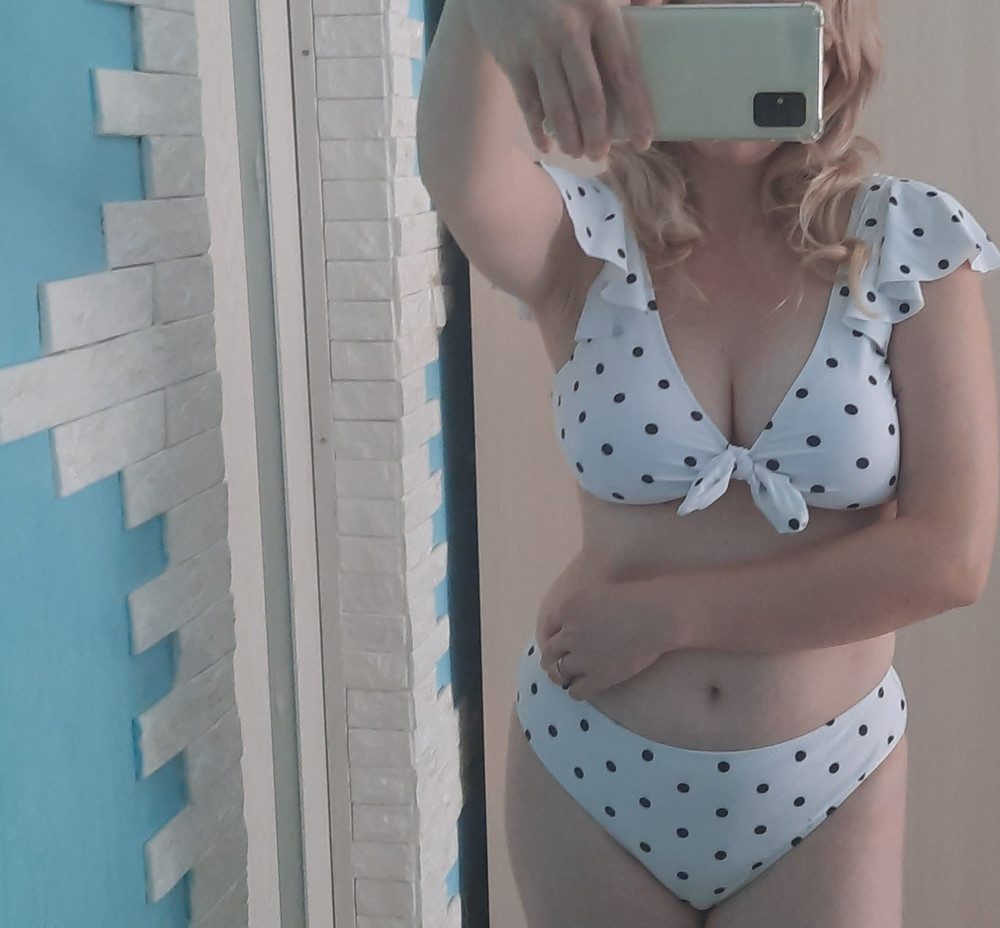 Купальник такой женственный, нежненький. Качество хорошее. Взяла 48 чтобы не давил нигде. А так наверное и 46 подошёл бы я думаю.  Мои параметры 96 77 96. Отлично . Я довольна очень. Еле дождалась скидки!