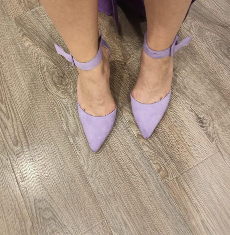 Очень красивый цвет,удобные и аккуратно смотрятся.Идут в размер.