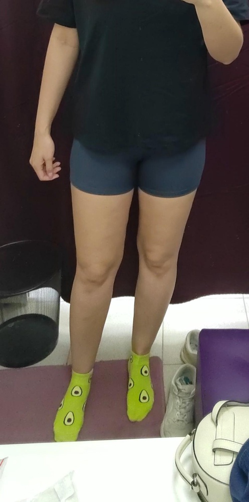 Бедра 99 см, размер Л, в ляжки не впивается, но надо бы схуднуть конечно🤣