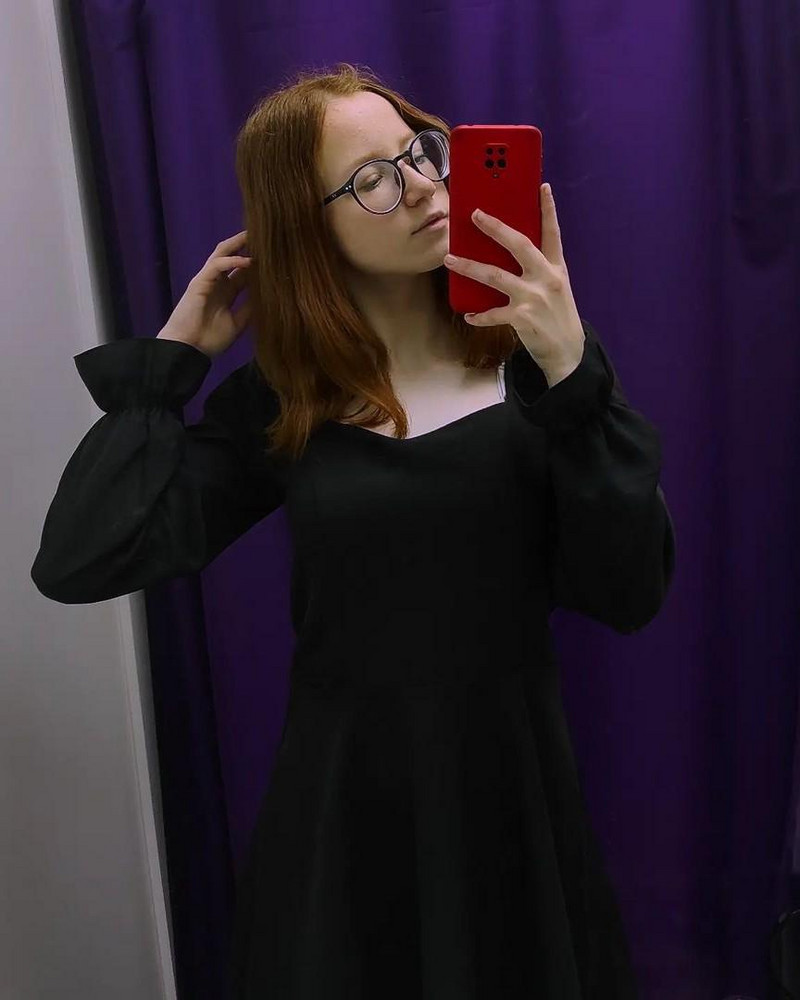 хорошее платье, на рост 168 взяла S .