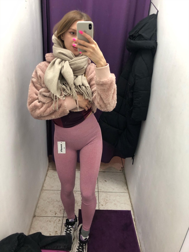 Понравились сразу, классный эффект на попе, плотные , крутого качества😍немного отличаются по цвету , более сиреневые, но все равно взяла .