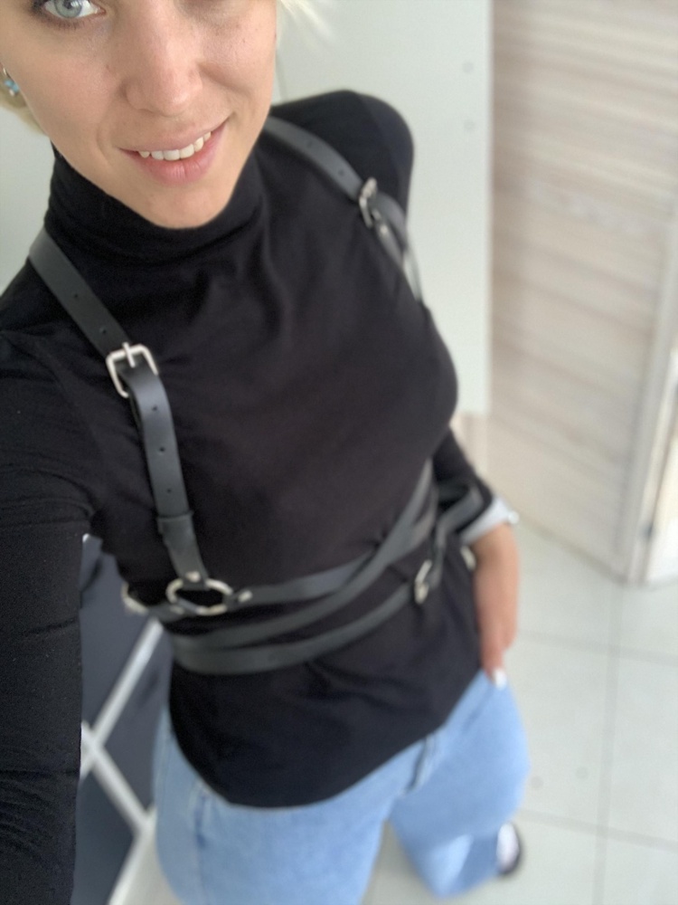 Очень нравится модель ,подчеркивает талию,если она есть )материал так себе ,но за 900₽ 👌