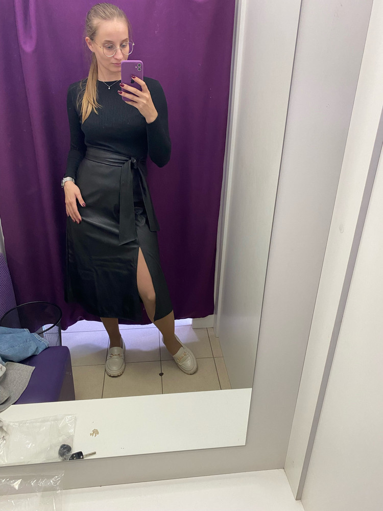 Отличное платье, идёт в размер. На мой 44-46 подошёл м