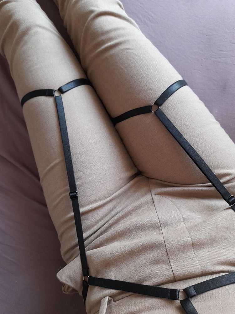 Точно 5 звёзд! Все хорошо тянется, смотрится улетно. Не только для эротики, но и под платье весной или летом подойдёт. Качество отличное, регулируется все. Рекомендую, экпериментируйте)😜