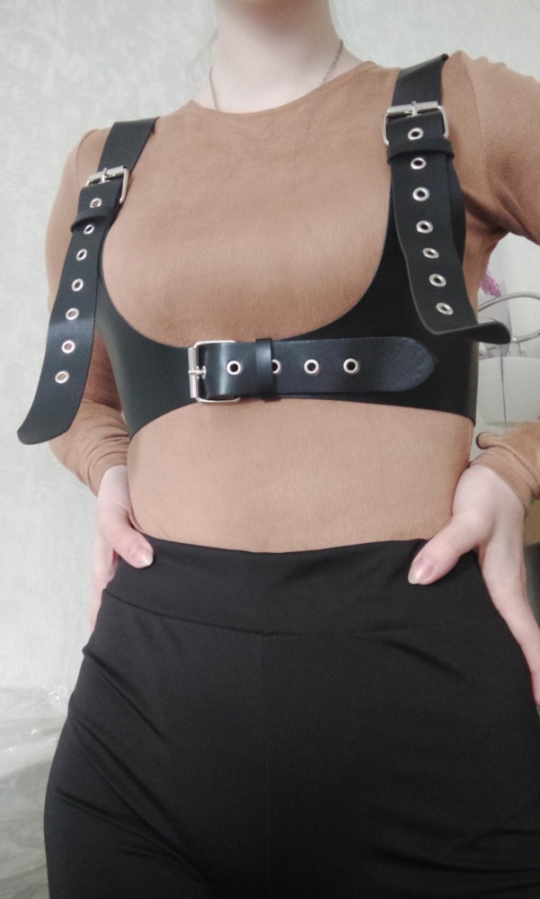 Шикарная портупея!! На 42 подошла отлично, очень удобная. В голове уже куча образов, с чем буду носить. Рекомендую)