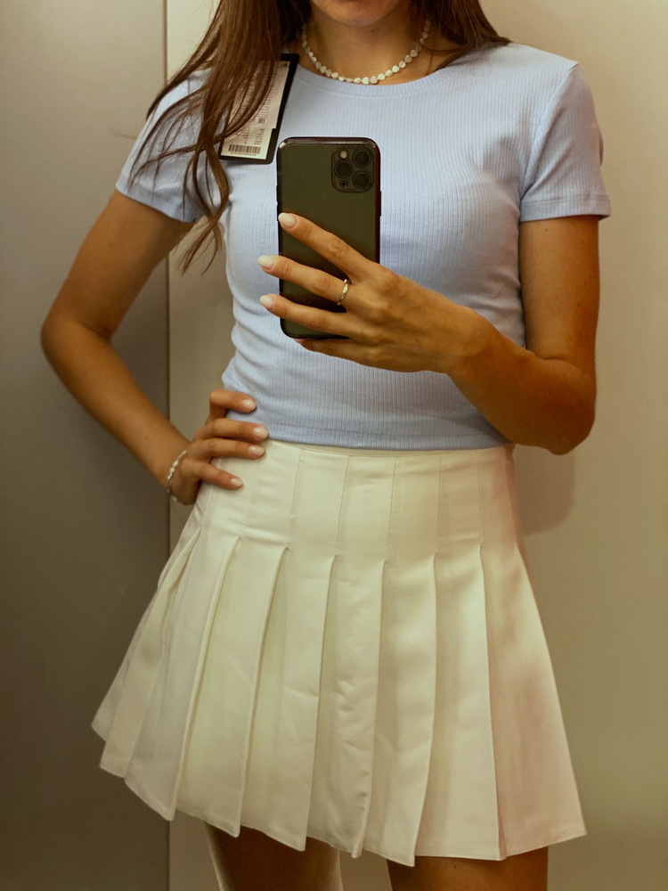 Классная юбка для лета! Короткая, но этим и привлекает) Для стройных девочек вообще 🔥🔥🔥 ! Мне ещё белых кед к ней не хватает!)