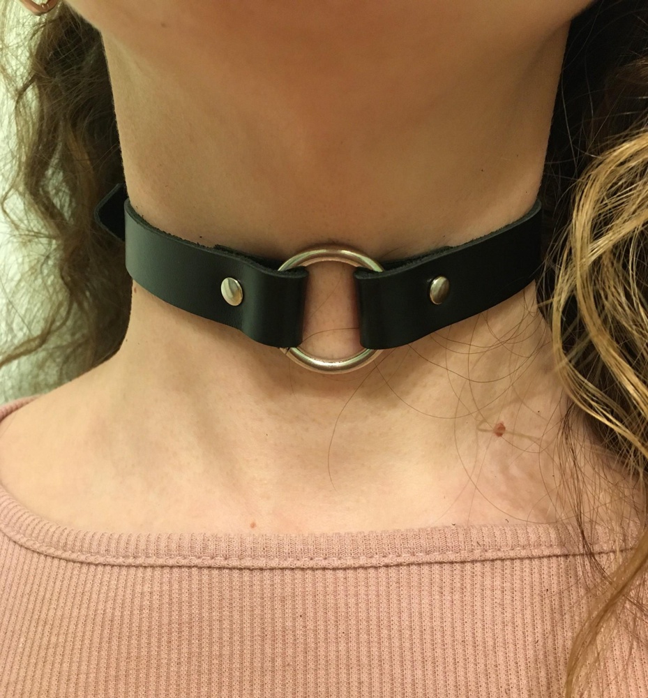 Шикарный чокер. Смотрится дерзко и стильно.