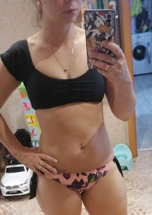 Мне подошёл и нравится, плечи хоть сгорать не будут