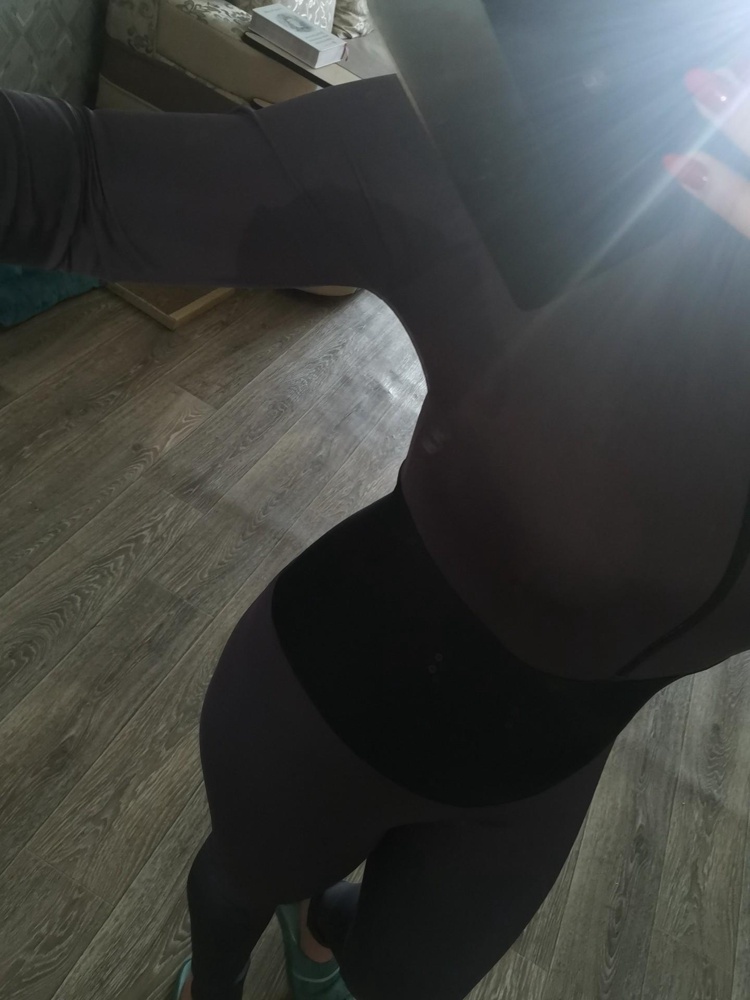 Остаются ужасные разводы во время занятий... Ткань плохо дышит(