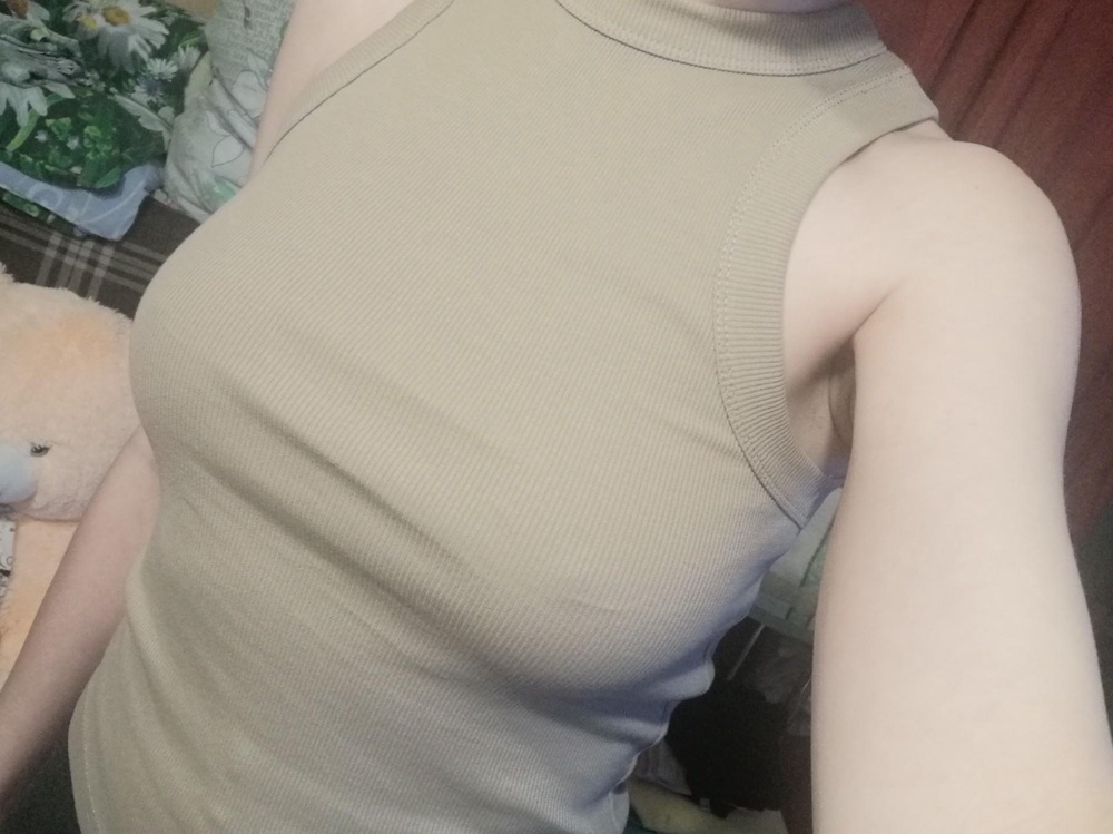 Суперская майка, я очень довольна, плотная, приятная к телу. Планирую носить летом без лифа!
На рост 176 и размер 44,не короткая, села хорошо. Спасибо производителю! Закажу ещё одну!