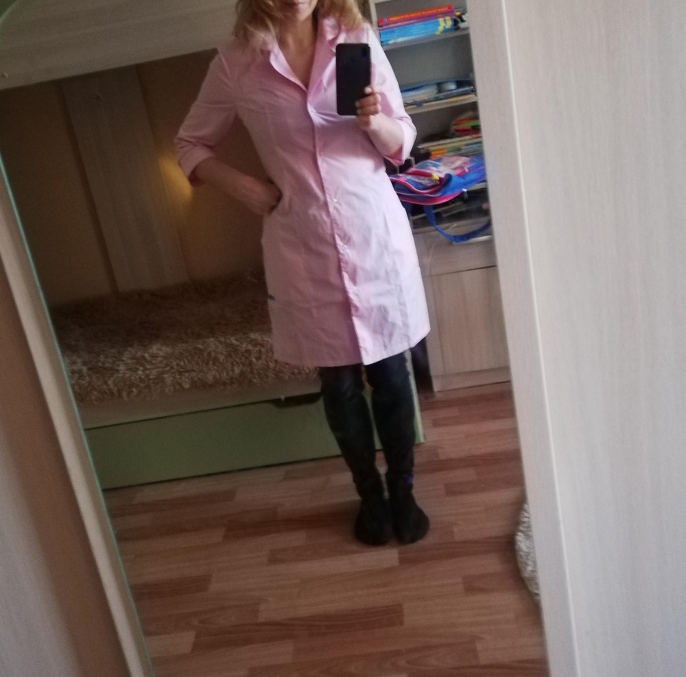 Очень симпатичный халатик, размер соответствует, аккуратные ровные швы, мне понравился, никакого разочарования)))