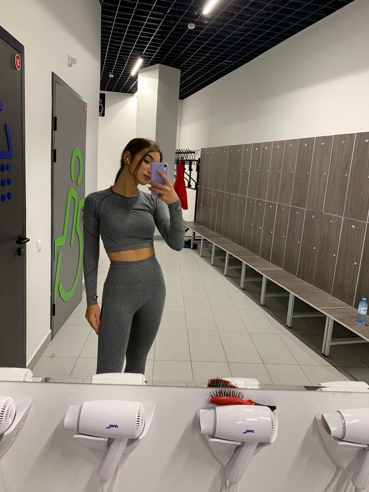 костюм пришёл без дефектов, все как на фотографии, очень понравился. на рост 170 отлично подошёл, смотрится отлично!