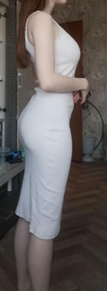 Ткань хорошая, плотная
Для нашего холодного лета самое то
На фото стою в чёрных трусах, еле просвечивают
На маленькую меня самое то был бы 40 размер, но и этот сел неплохо
Длина по колено 
Параметры: рост 155, 87-60-88