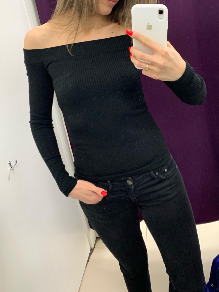 Отличная кофта! На ОТ 68 ОГ 80 подошла S. Хорошо тянется но утягивает. Плечи на верх не поднимаются. Рукава на 170- как раз. 