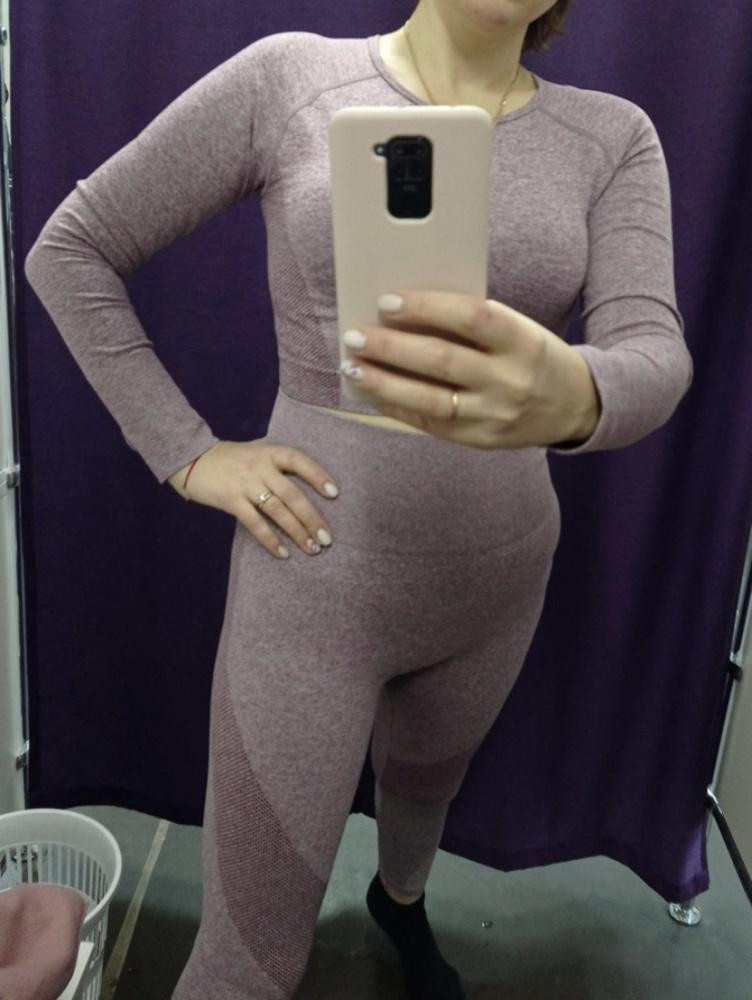 Костюм хорошего качества, сшит аккуратно, материал приятный мягкий к телу, сеточка не давит)