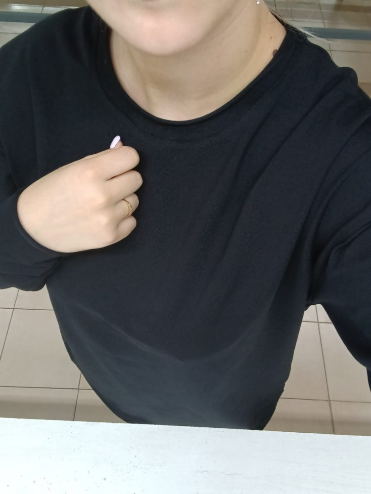 Хлопок с добавлением эластана для того чтобы кофта не теряла форму.Кто писал про синтетику вы ошибаетесь! После первой стирки ничего не полиняло,все отлично. на свои параметры 100/80/104 взяла XL, то что нужно.
Спасибо за такую качественную кофточку,буду еще заказывать)