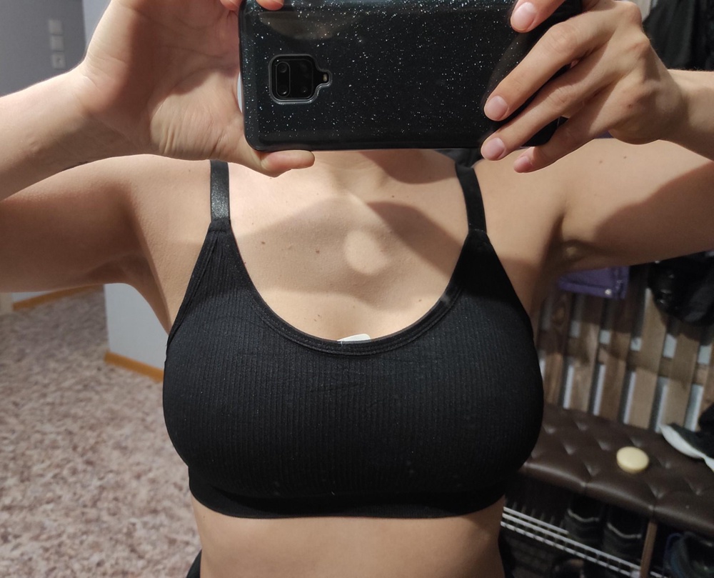 удобный, сшит аккуратно. На 75С сел хорошо, чашки убрала, но с ними тоже неплохо.