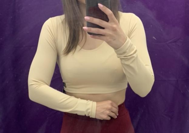 Ткань плотная, синтетическая, наощупь скользковатая. «Эска» хорошо села на ОГ90. Руки обтягивает сильно, так что, у кого они полноваты — может не подойти..