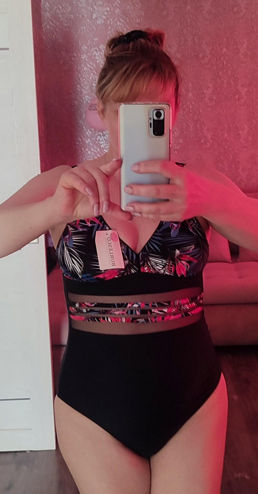 Купальник понравился, скрыл всё что нужно) Чёрный цвет стройнит. На свой 46 взяла 46,сел нормально. Цена 960₽ вообще сказка✨