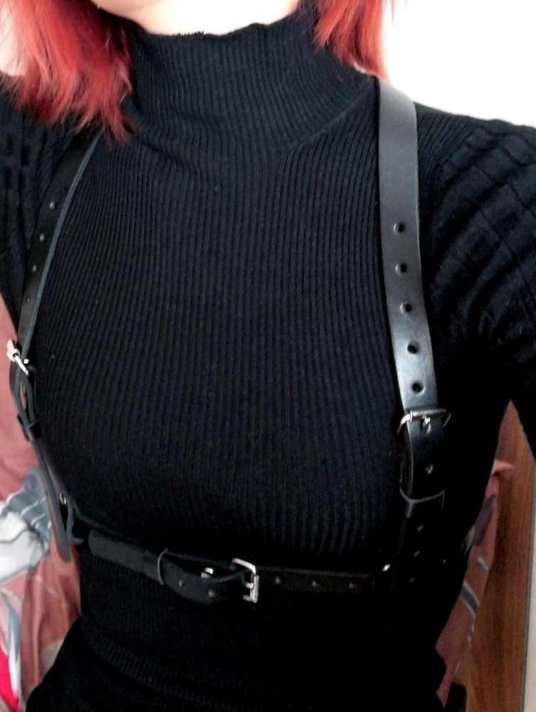 Классная. Давно хотела такую вещицу. Сидит отлично