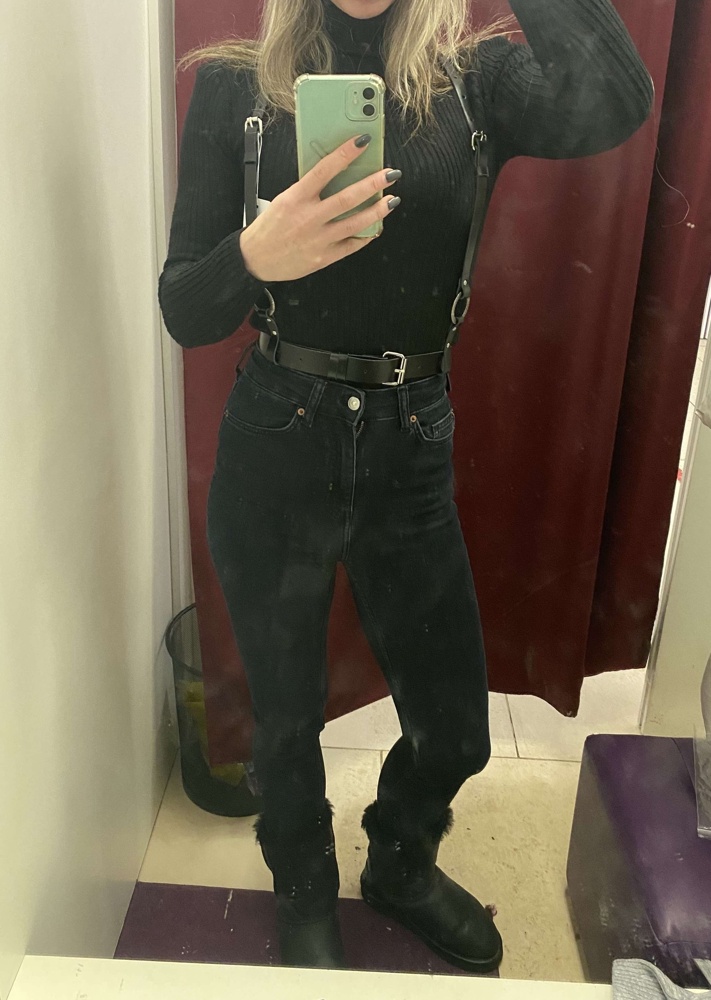 Хорошо сделанная портупея. Сидит тоже хорошо, можно регулировать высоту посадки. Цена-качество соблюдены. 