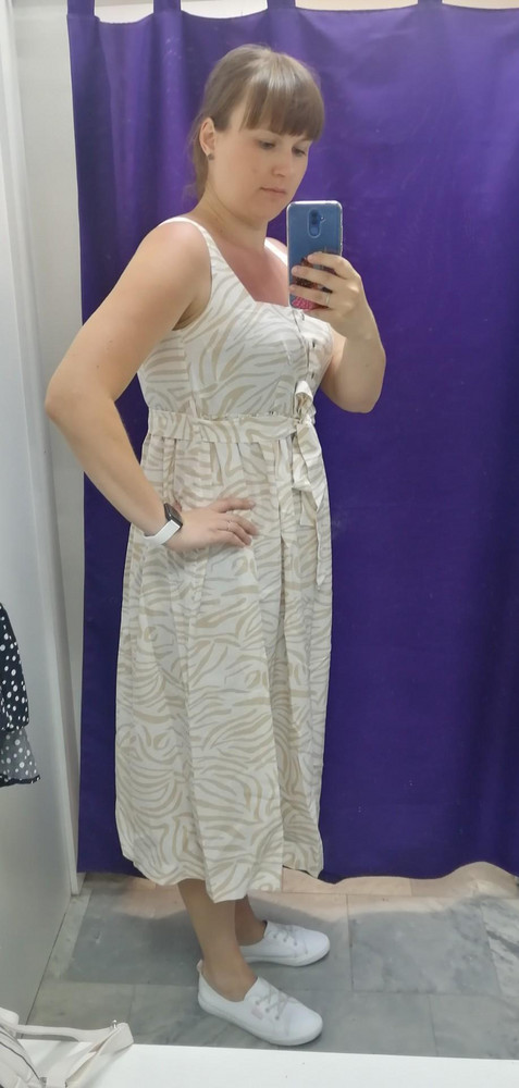 Отличный сарафан, цвет потрясающий. Не колючий, как пишут выше. На мой взгляд немного  большемерит, на свои 50 взяла 48,подошло все отлично, но я НЕ беременная.