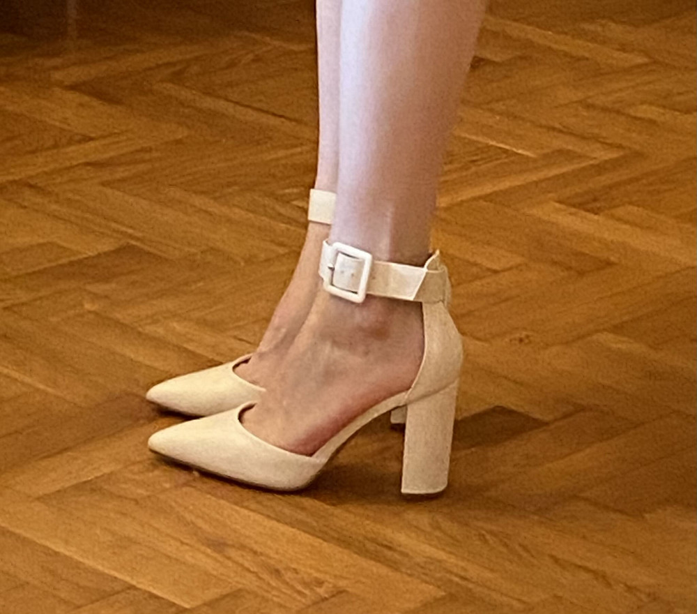 Отличные туфли. Шикарно смотрится на ноге, удобные. По размеру тоже все ок 🧡🧡🧡