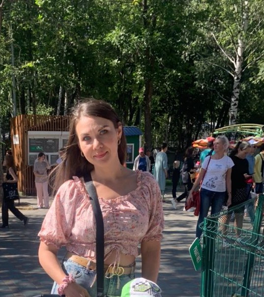 Отличный топ хорошее качество пошива ткань прекрасная расцветка и фасон всё на высоте очень рекомендую