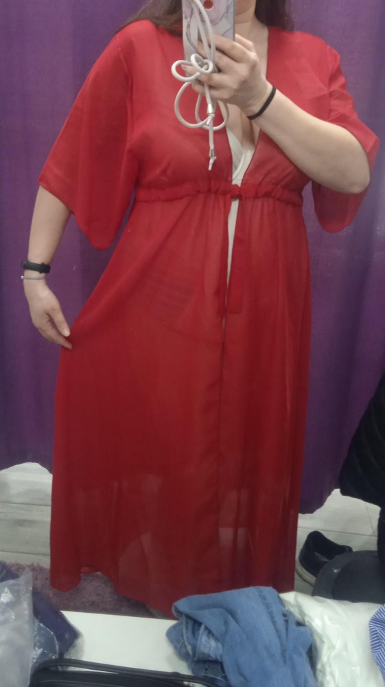 Просто отличная накидка. Красный ни как на фото, всё таки к бордовому больше, но мне идёт. Заказала 46-50р на свои параметры 106-89-110 сел просто отлично, если заказывать размер больше, то мне КАжется будет выглядеть слишком объёмно с присборкой. Качество хорошее, качественная прострочка шифона, ниток торчащих нет, ткань шифон, ни электризующийся аналог.