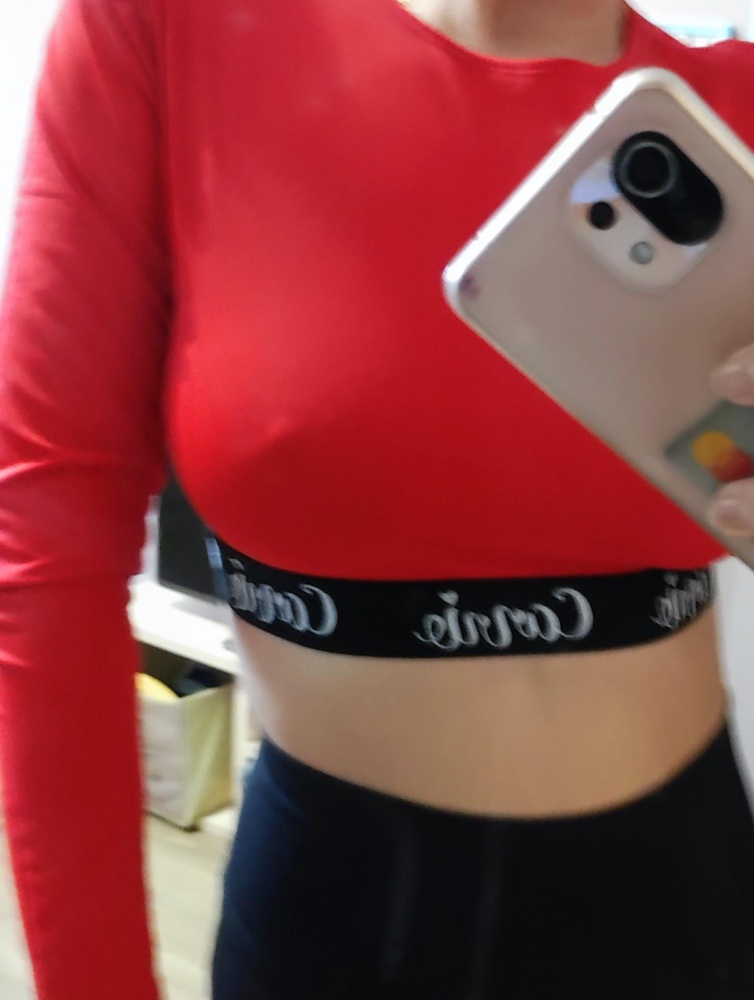 Не впервые покупаю в Carrie Store. Как всегда покупкой очень довольна. 
Отличное качество, замечательные швы, приятная ткань. Ну и выглядит эффектно! 
На ог 91 М сидит отлично. 
Спасибо магазину 🐰