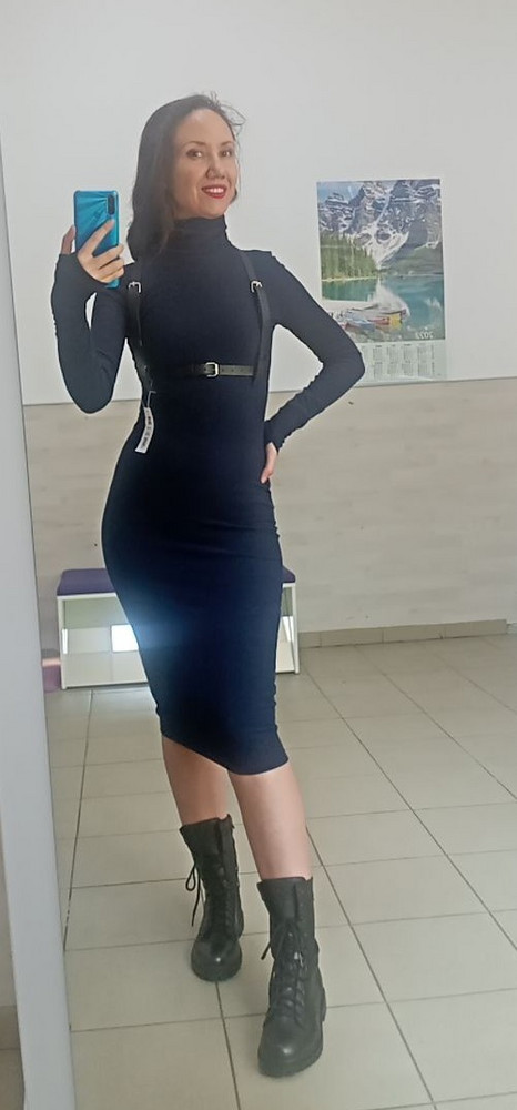 Качественная вещь из натуральной кожи(именно кожи,а не переработки пресованной или эко)
Ремешки регулируются,удобная.Рекомендую.