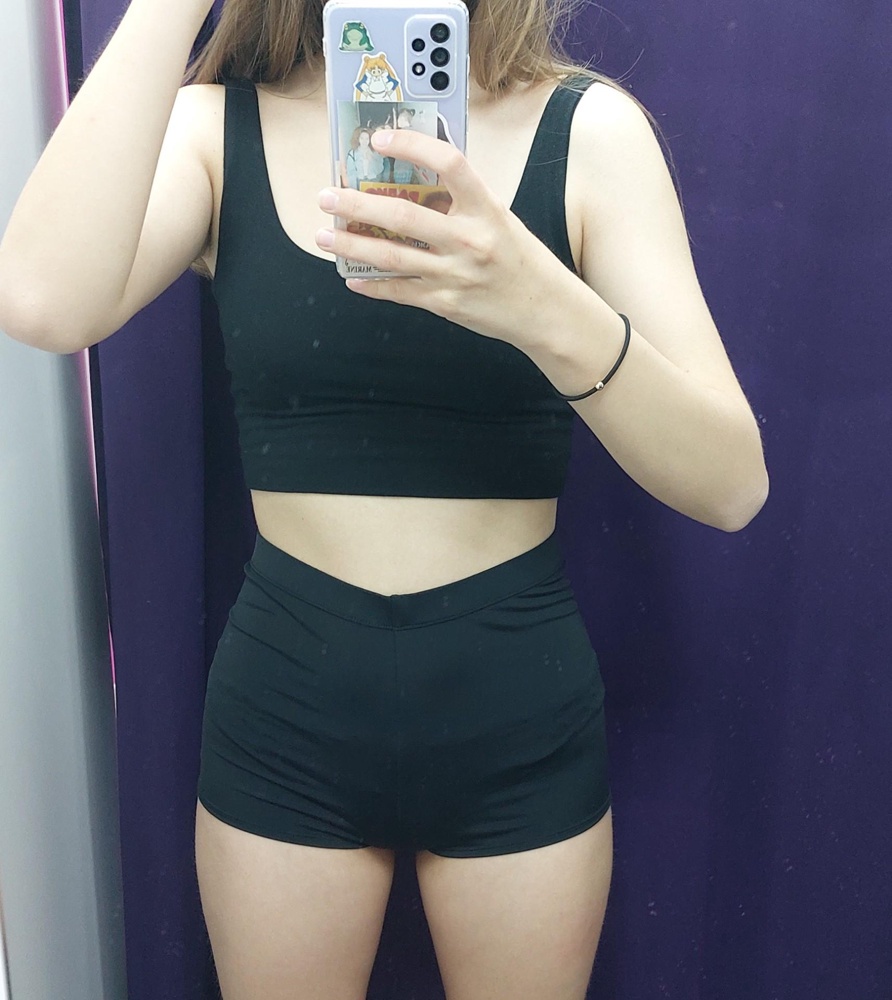 хорошие шорты!! S На от 66 и об 92 немного большеваты в талии, но не критично