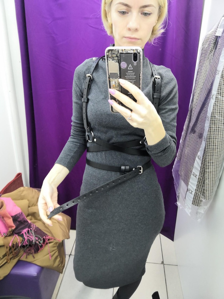 Выбрала в соответствие с размерной  таблицей, но потрупея оказалась большая. На 80/65/90 размер 40-42 большой, остаётся много лишнего свобдного конца ремня и застежка съезжает на бок. А в остальном классная потрупея, очень понравилась. Перезакажу 36-38.