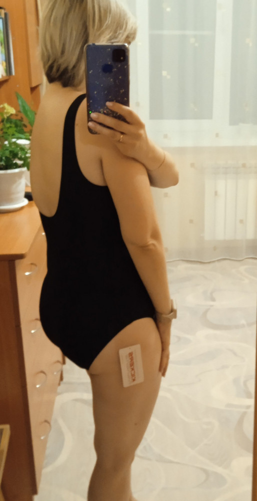 Купальник - огонь!!!! Мой рост 158, вес 54, объёмы 94*76*96. Ничего лишнего, для бассейна самое оно!!!! Под грудью поддерживает резинка на мой 2-ой размер сидит удобно.