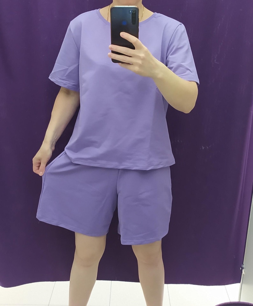 Состав на этикетке соответствует
 Ткань плотная. Но не очень приятная к телу - ощущение, что полный полиэстер. Почему то на свой 42 заказала М, оказался большой, смутило что размер меньше - это s- xs. Надо было заказывать самый маленький. Фасон у футболки широкий и короткий. На рост 163 закрывает резинку на шортах. За 1200 отличный вариант. Есть такие же наборы, но дороже. Ткань толстовата для жаркого лета.