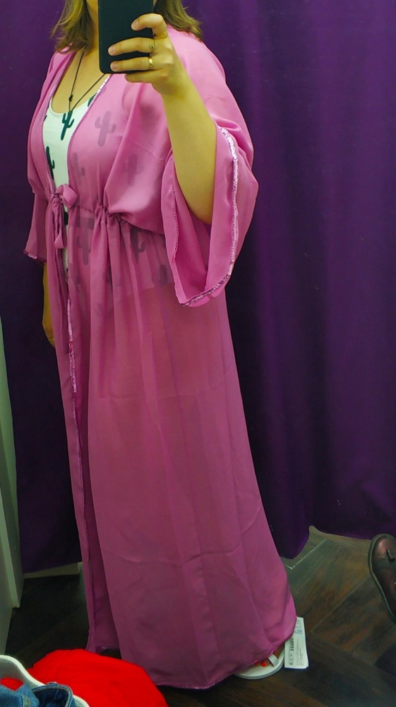 Понравилась именно эта туника, хотя заказывала на выбор несколько, разных фирм и цветов, эта оказалась самой интересной: насыщенный цвет, по длине просто идеально подошла на мой рост 156см, длинная до самых пят, но при этом не волочится по земле, ходить в такой будет удобно, качество тоже порадовало, пайетки вид не портят , по крайней мере мне нравится эта окантовка, цена ***оказалась дешевле всех остальных