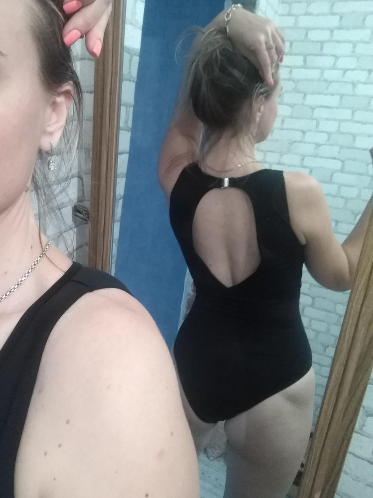 Отличное качество. Рекомендую к покупке. Садиться как литой. Взяла М, рост 173,вес 67,не прогадала.