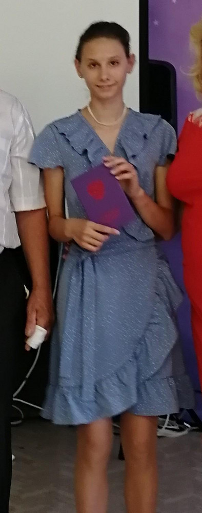 Потрясающее платье, дочь довольна. 
Доставка быстрая, идёт размер в размер, спасибо walldress за быструю доставку.