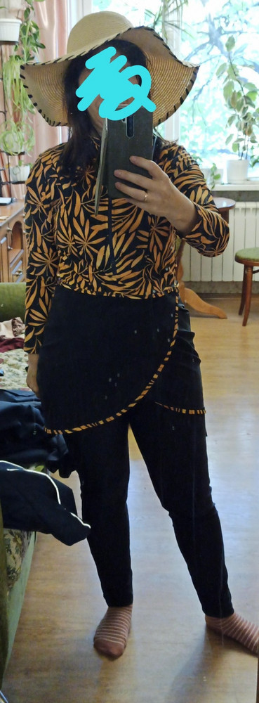 Приятная к телу ткань. На 46 верх и 50 низ взяла XL. Рост 160.