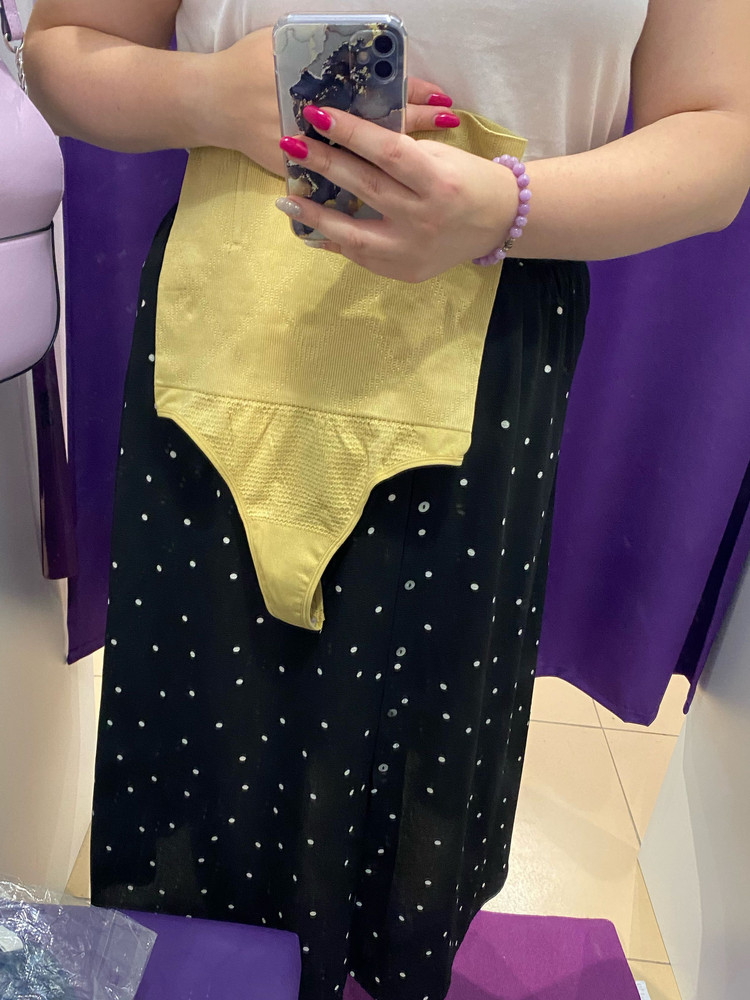 Почитав отзывы взяла самый большой, но увидев ЭТО и посмотрев что на самих трусах нет ни размера ни названия ткани очень разочаровалась. Пришлось отказаться, скорее всего размер не соответствует заказанному