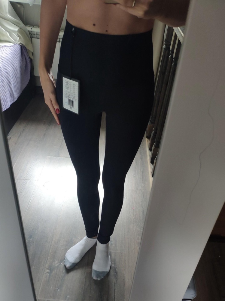 Отличные леггинсы, брала xs, идут размер в размер. Материал хороший, не просвечивает.