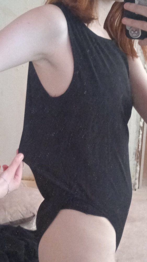 Не подошло по размеру, пишут о том, что маломерит, мой размер xxs, взяла s, в надежде что подойдёт, в итоге оно мне большое и собирается сзади, размер полный!