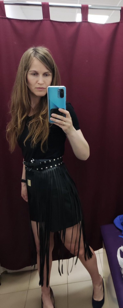 Стильный акцентный прояс, сделан качественно, аккуратно упакован, быстро доставлен. На талию 72 см размер M-L сёл на минимальную дырку в ремне