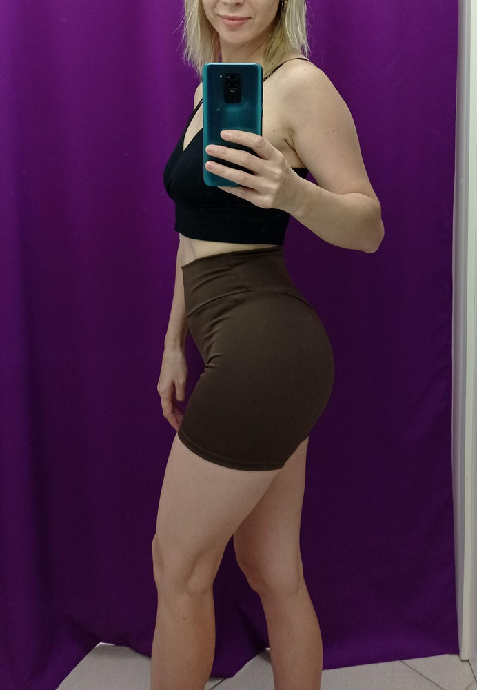 Доставка пришла во время, в отличном состоянии, взяла р-р xs  сел идеально,(т.65, б. 87) при носке нигде не сворачиваются, во всяком случае на мне😁
Покупкой довольна, закажу ещё в другом цвете 💜