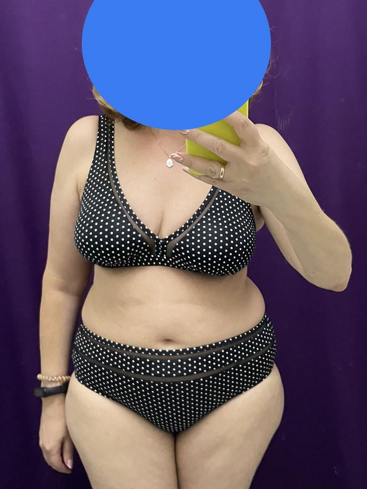 Приятная ткань, чашки вынимаются, без них высыхать будет быстрее. Идёт в размер. Рекомендую .