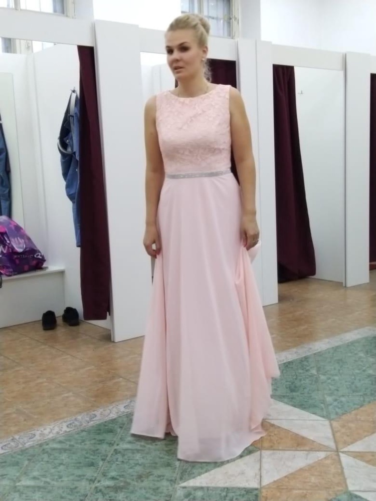 Платье очень понравилось за такие деньги выглядит очень достойно.