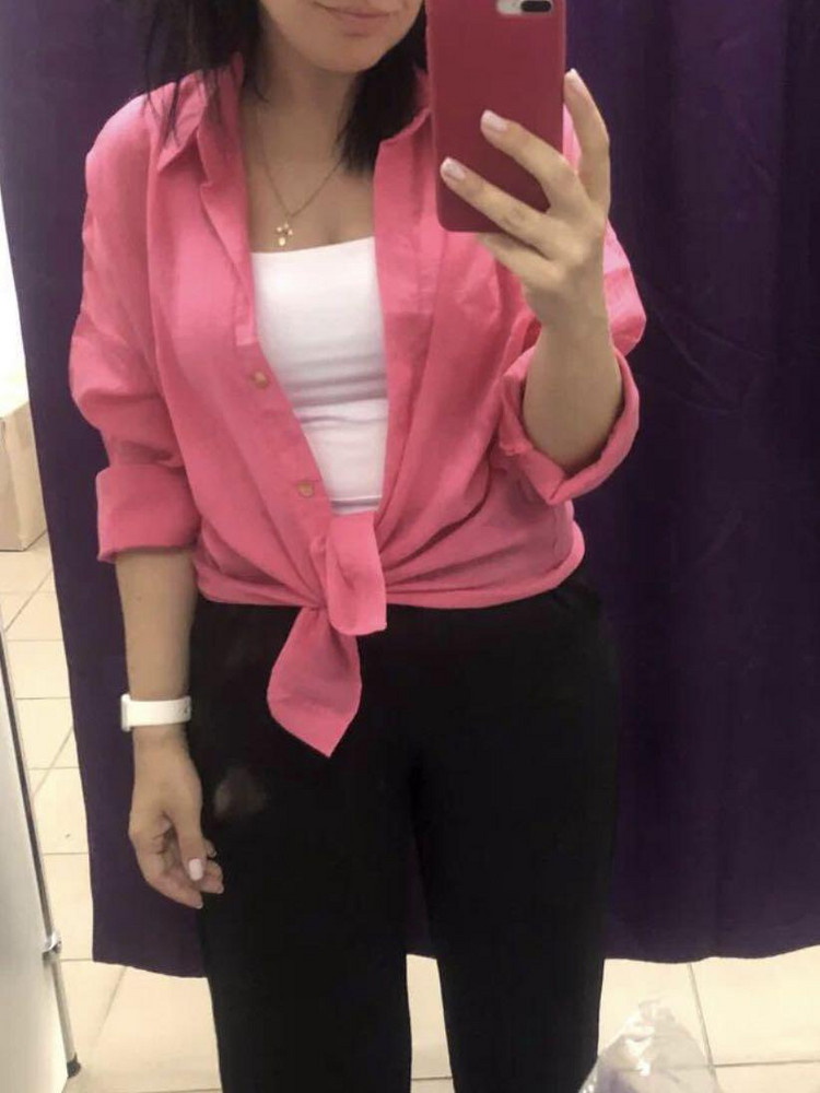 Очень понравилась рубашка, и в пир и в мир, на отдых вообще🔥 В любом цвете смотрится отлично (заказывала ещё и синюю). На 46 брала S. М тоже смотрится хорошо, более оверсайз, но с плеч постоянно съезжает, если не застегнуть верхнюю часть пуговиц, поэтому выбрала меньший размер (на фото на мне S)