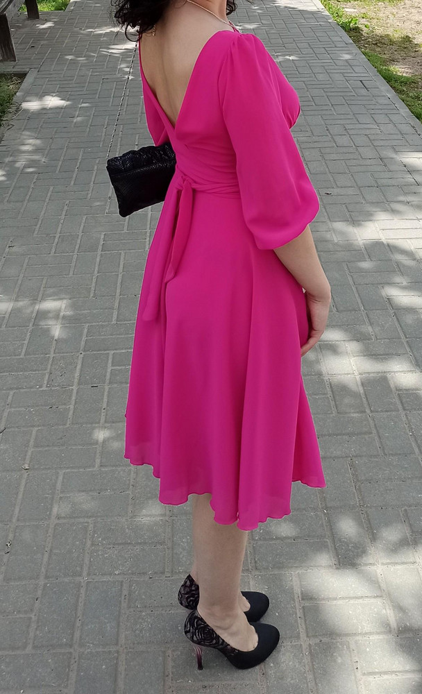 Пишу оценку после свадьбы). Переживала, чтобы после длительных плясок не отклеился). Всё отлично! Держался, как на супер клее)). Размер груди а, но ближе к b), поэтому с размером b не прогадала. 👍